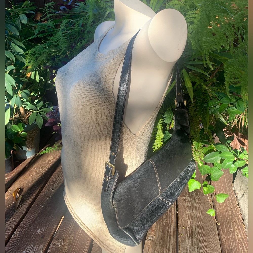 LIZ CLAIRBORNE | Black Leather Shoulder Bag